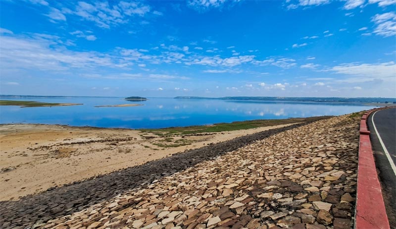 Earth dam Hirakud